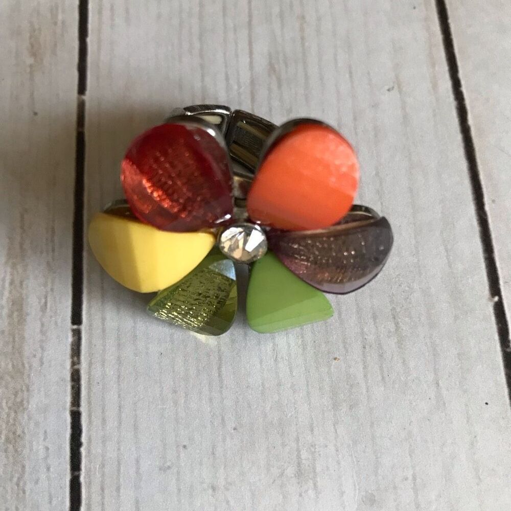 Floral stretchy Ring unbranded green yellow silver tone